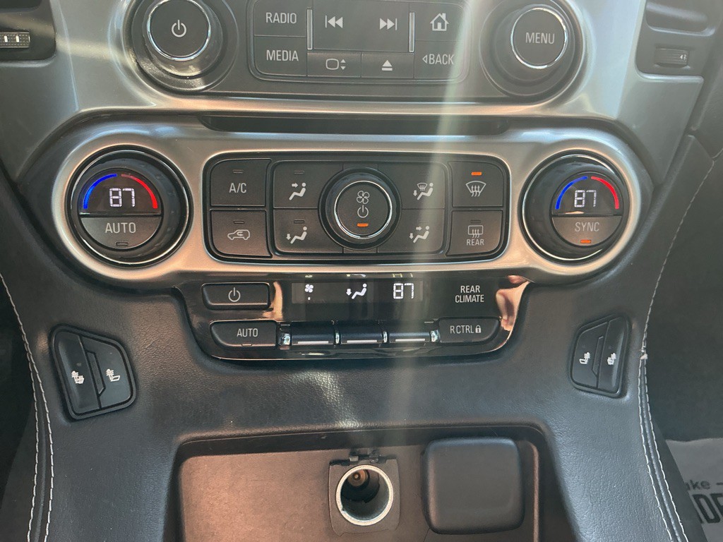 2015 Chevrolet Suburban Image 25