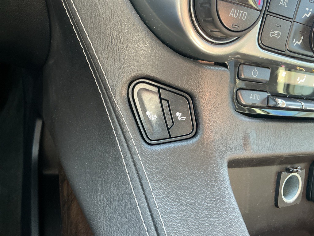 2015 Chevrolet Suburban Image 26