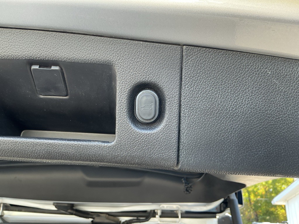 2015 Chevrolet Suburban Image 32