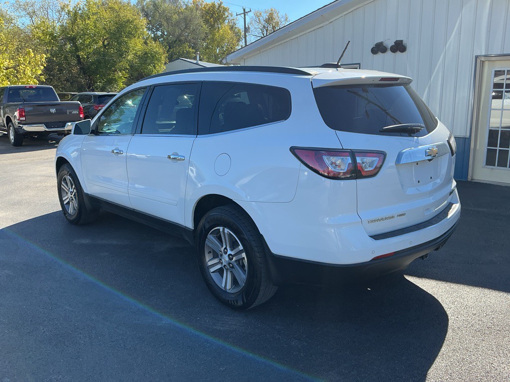 2017 Chevrolet Traverse Image 2