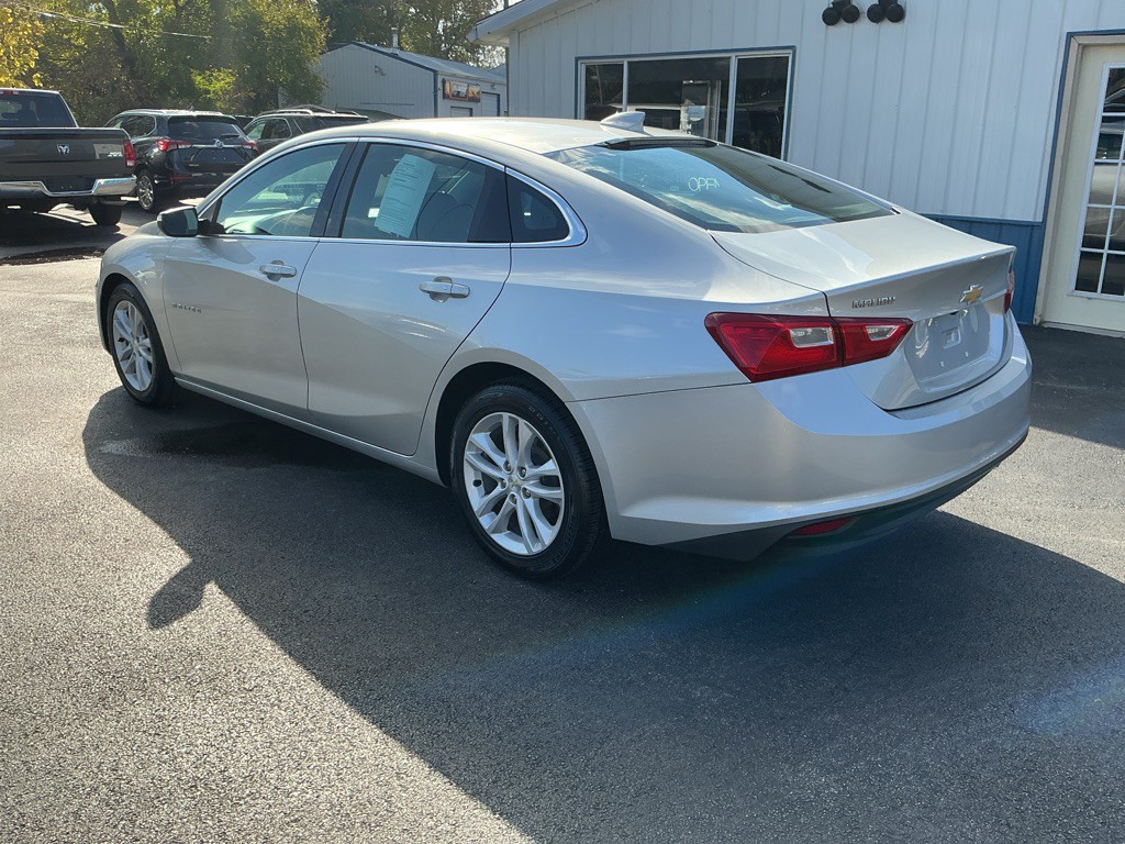 2018 Chevrolet Malibu Image 2