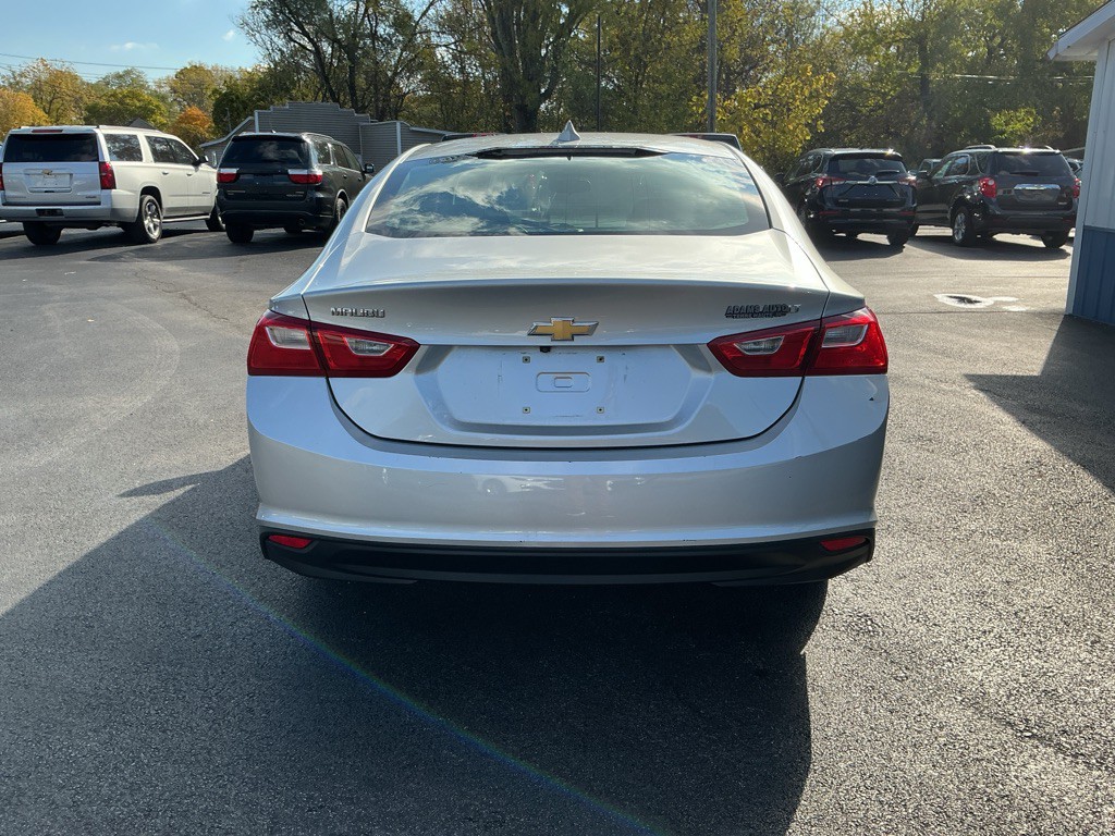 2018 Chevrolet Malibu Image 3