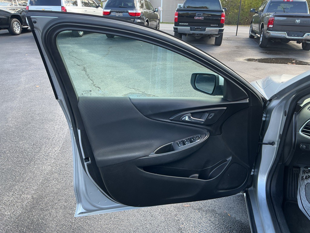 2018 Chevrolet Malibu Image 13