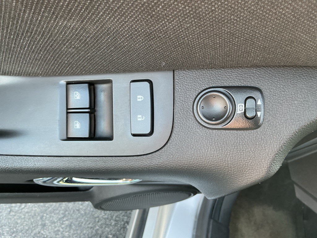 2015 Chevrolet Camaro Image 12