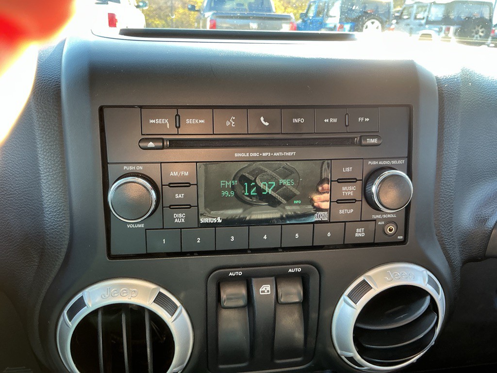 2014 Jeep Wrangler Image 18