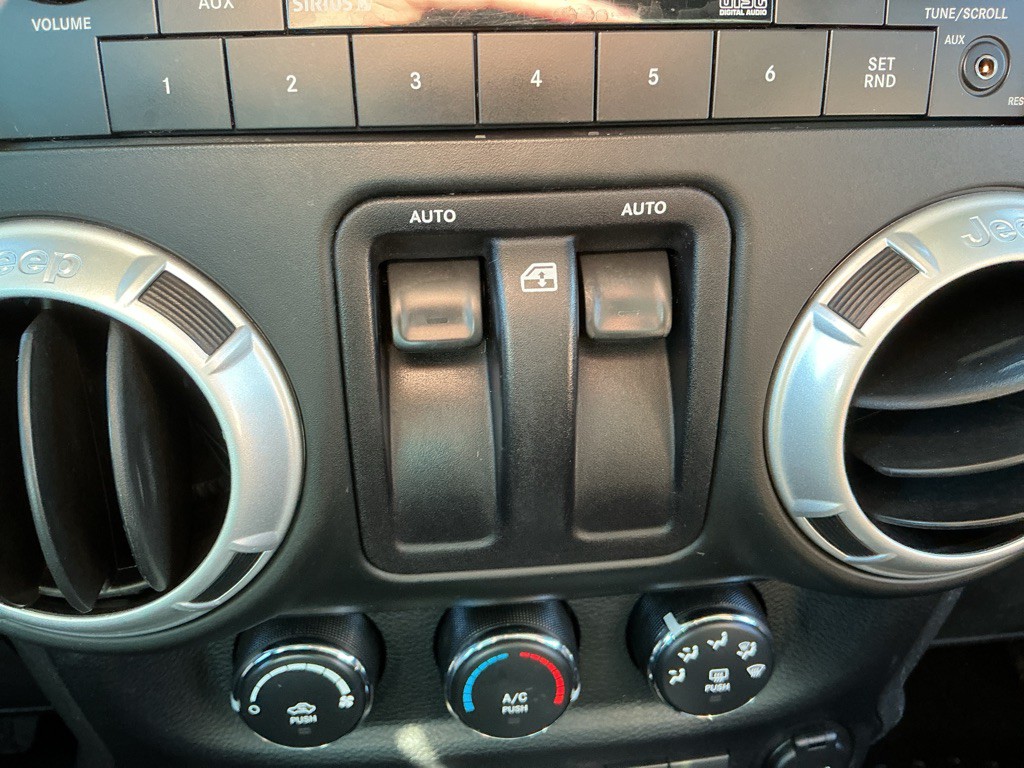 2014 Jeep Wrangler Image 19