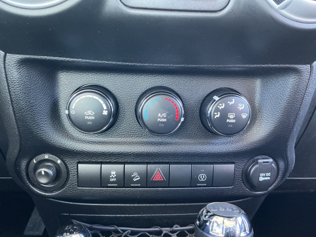 2014 Jeep Wrangler Image 20