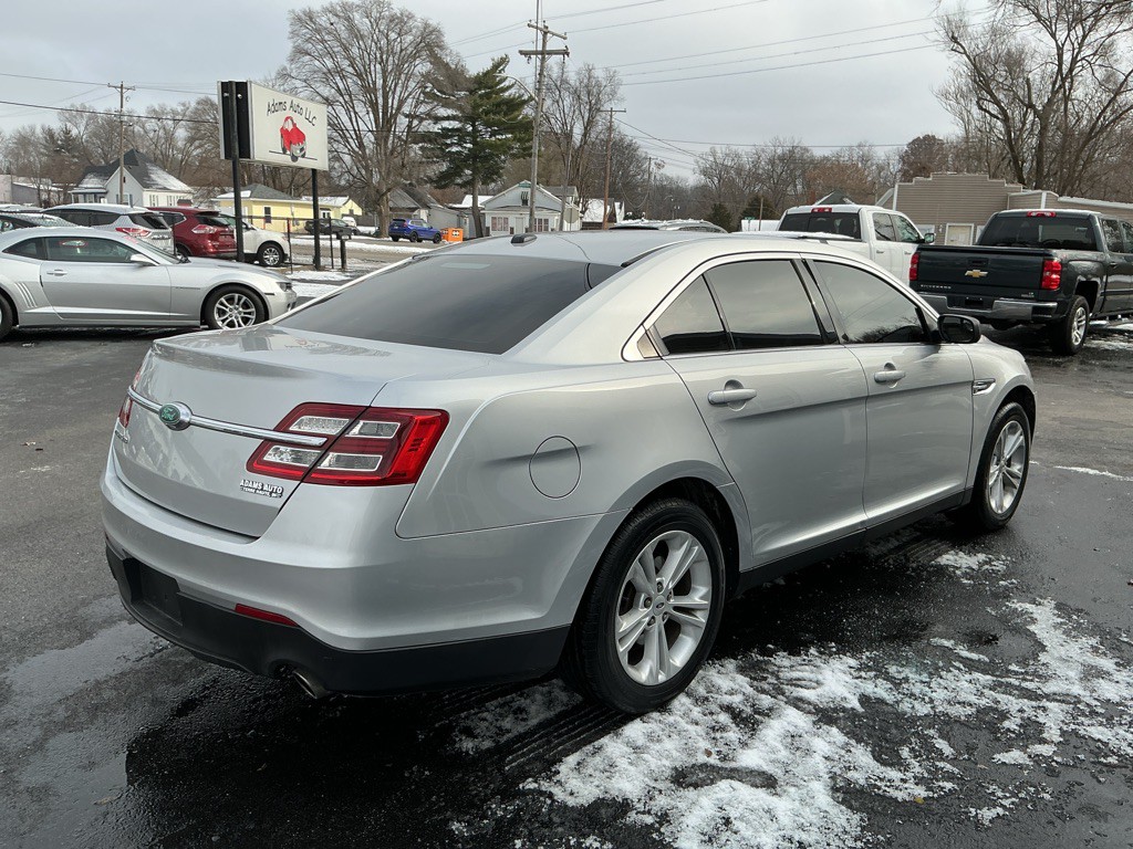 2017 Ford Taurus Image 4