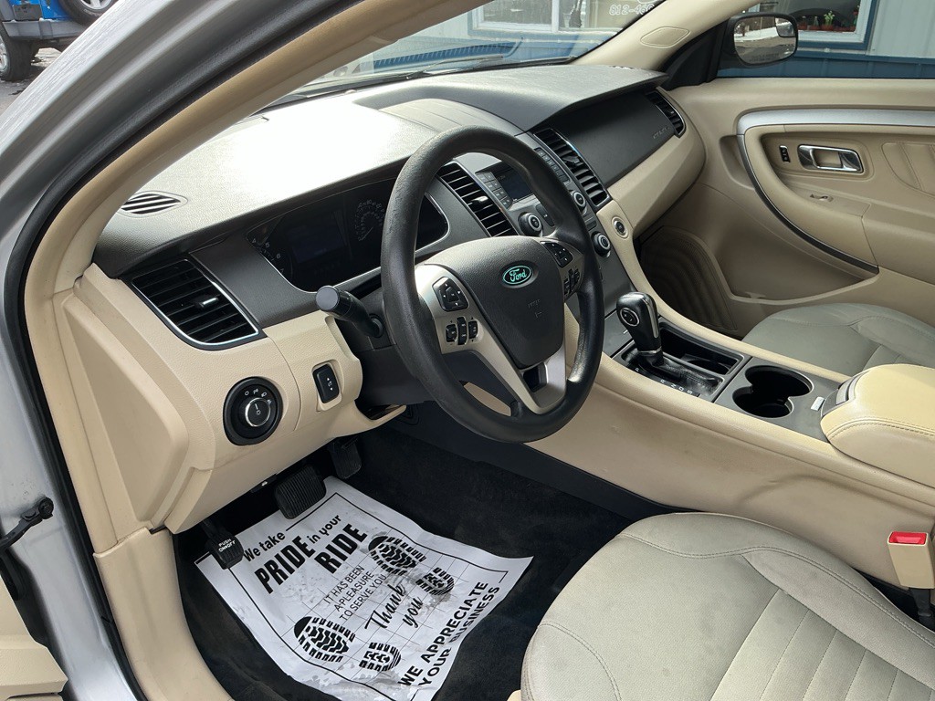 2017 Ford Taurus Image 8