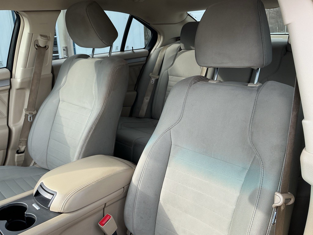 2017 Ford Taurus Image 9