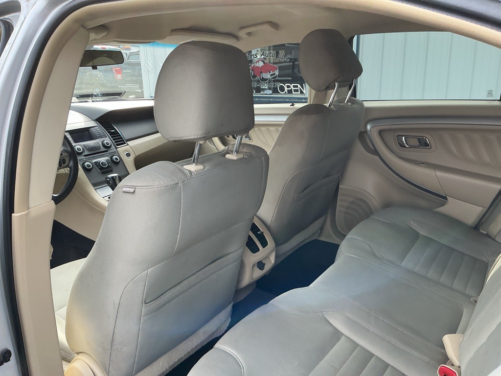 2017 Ford Taurus Image 11