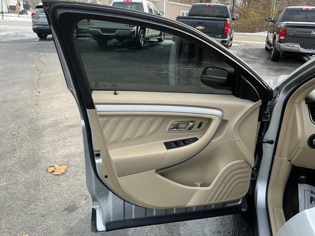 2017 Ford Taurus Image 13