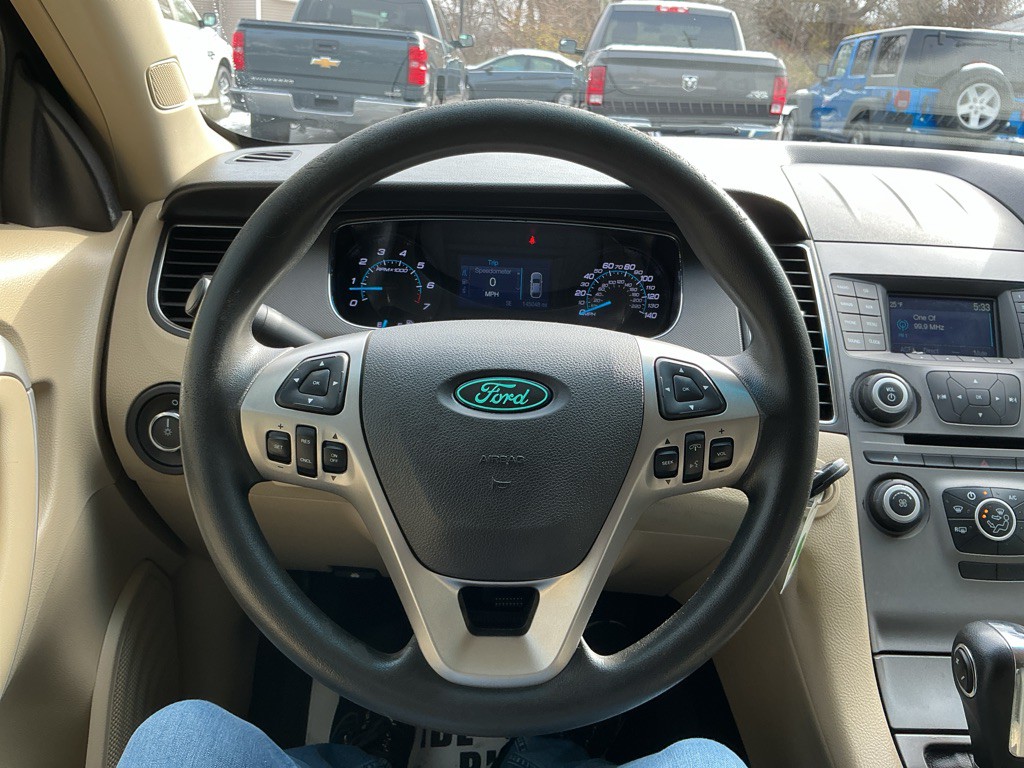 2017 Ford Taurus Image 16