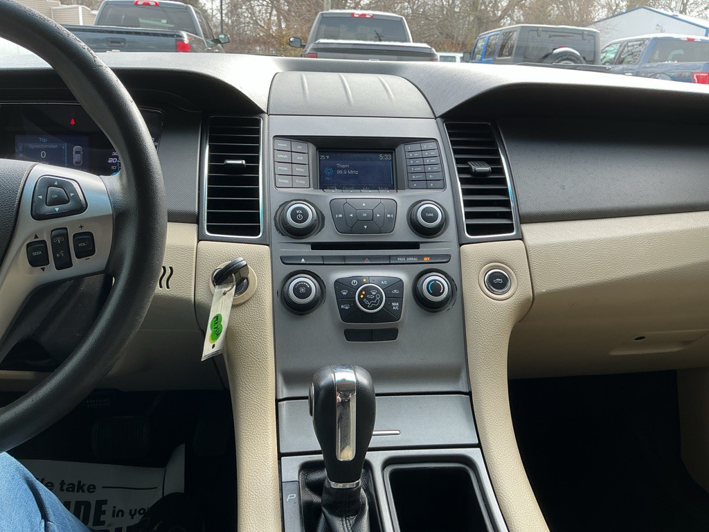 2017 Ford Taurus Image 20