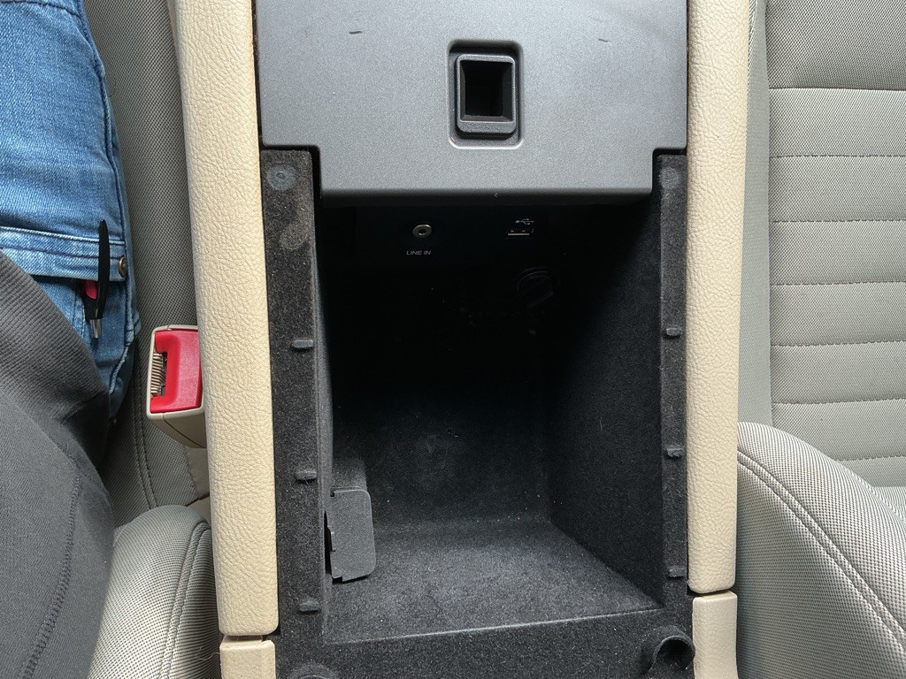 2017 Ford Taurus Image 30