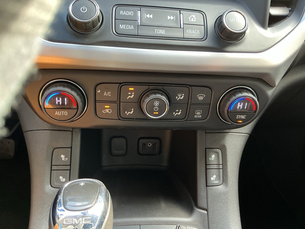 2017 GMC Acadia Image 28