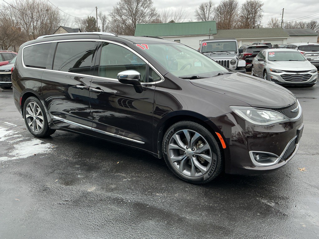 2017 Chrysler Pacifica Image 5