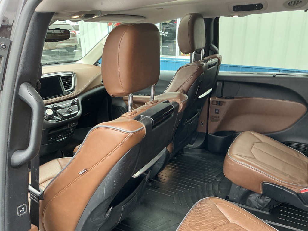 2017 Chrysler Pacifica Image 11