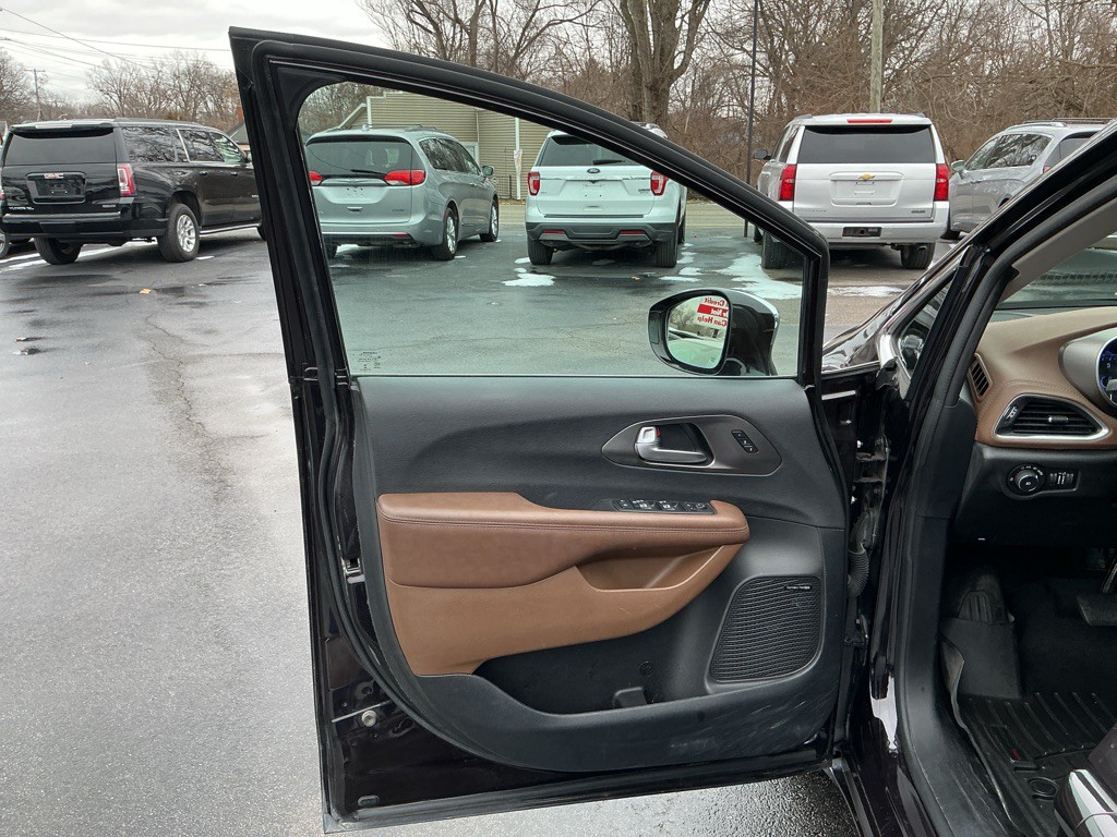 2017 Chrysler Pacifica Image 14