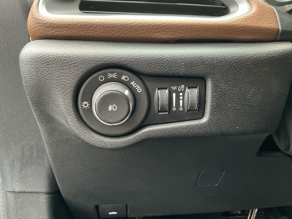 2017 Chrysler Pacifica Image 17