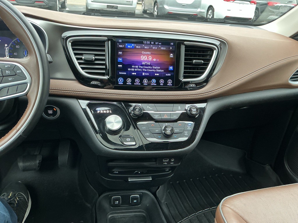 2017 Chrysler Pacifica Image 22
