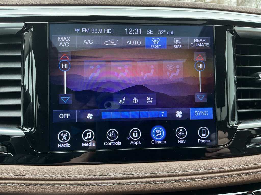 2017 Chrysler Pacifica Image 24