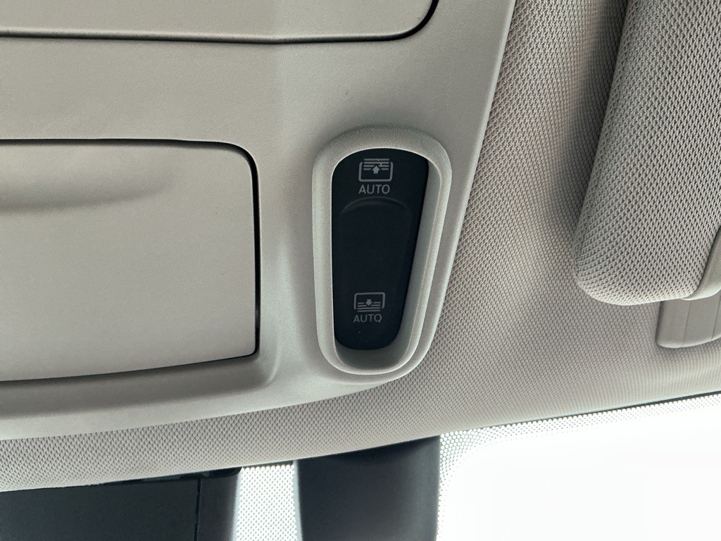 2017 Chrysler Pacifica Image 33