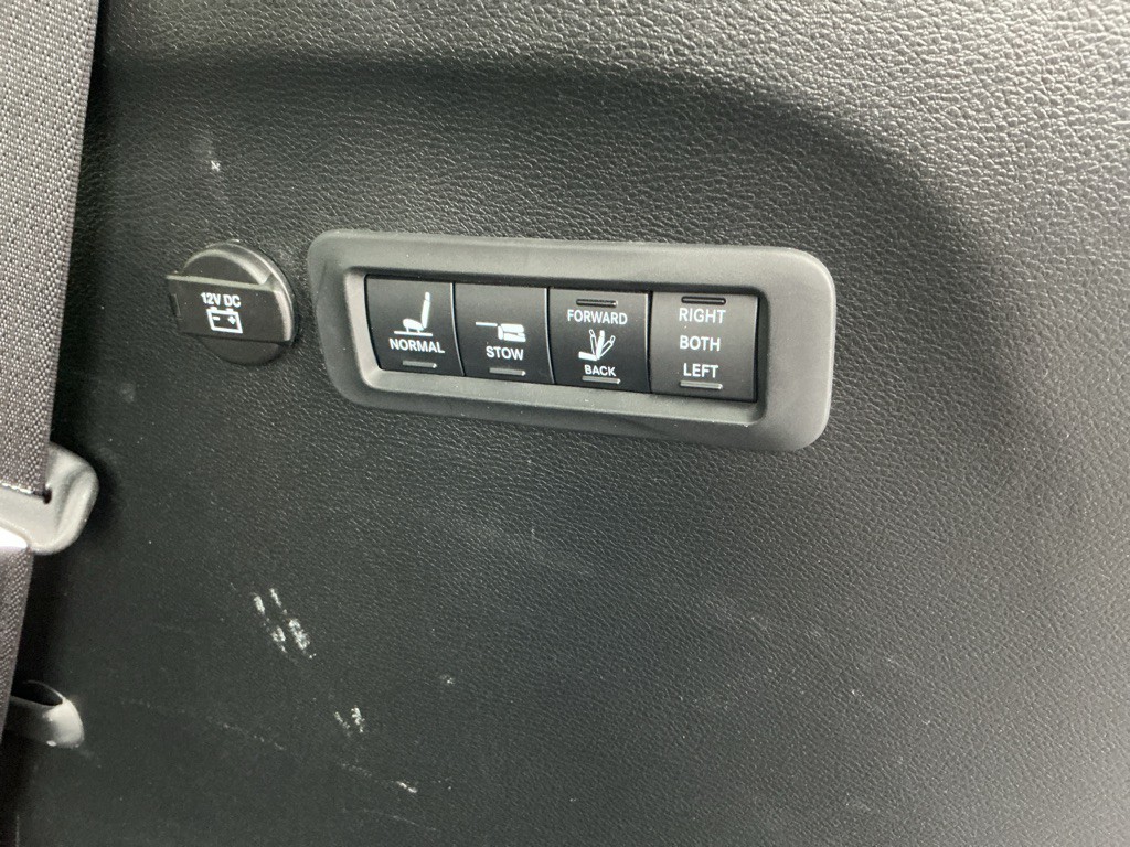 2017 Chrysler Pacifica Image 40