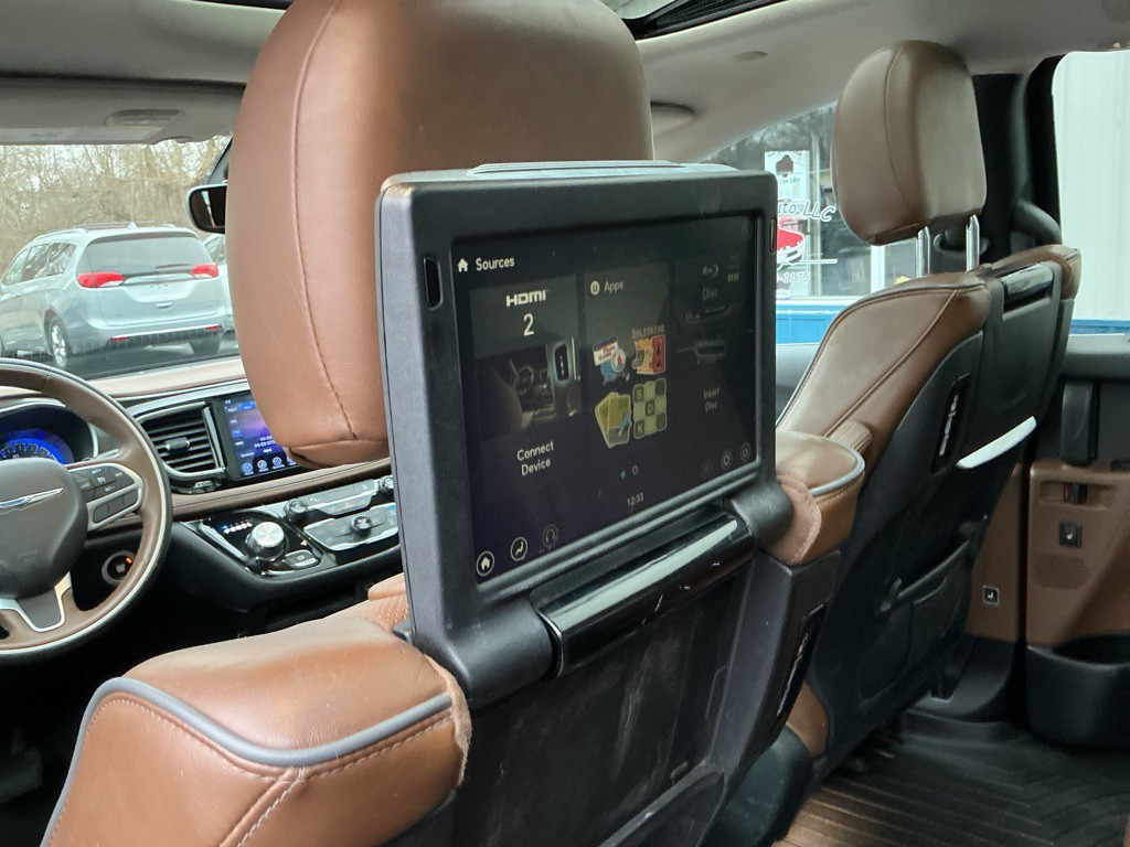 2017 Chrysler Pacifica Image 42