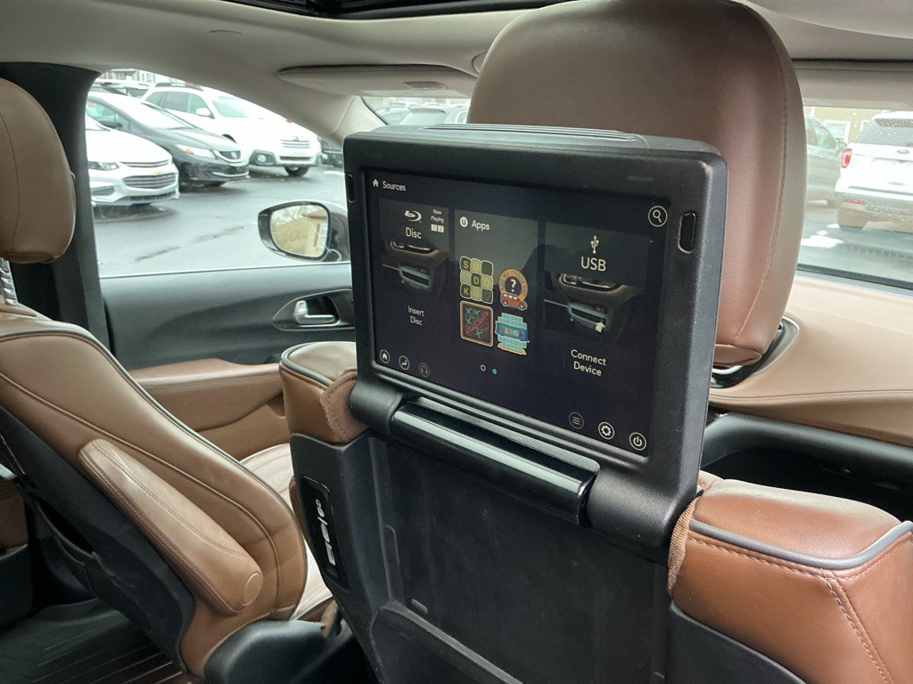 2017 Chrysler Pacifica Image 43