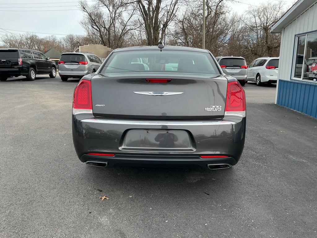 2018 Chrysler 300 Image 3