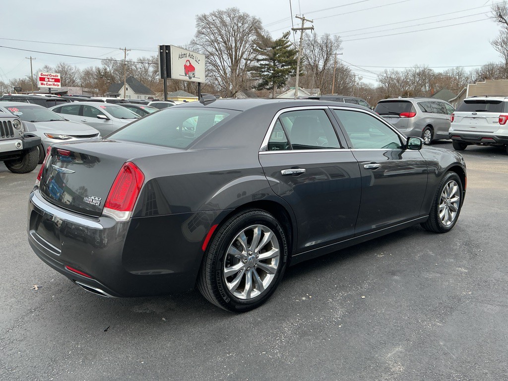 2018 Chrysler 300 Image 4