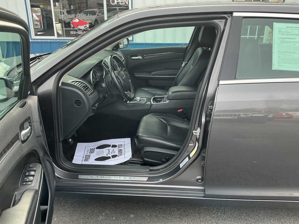 2018 Chrysler 300 Image 7