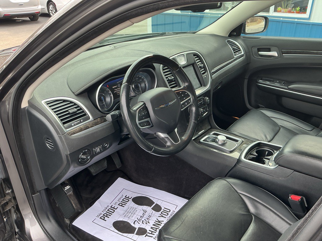 2018 Chrysler 300 Image 8