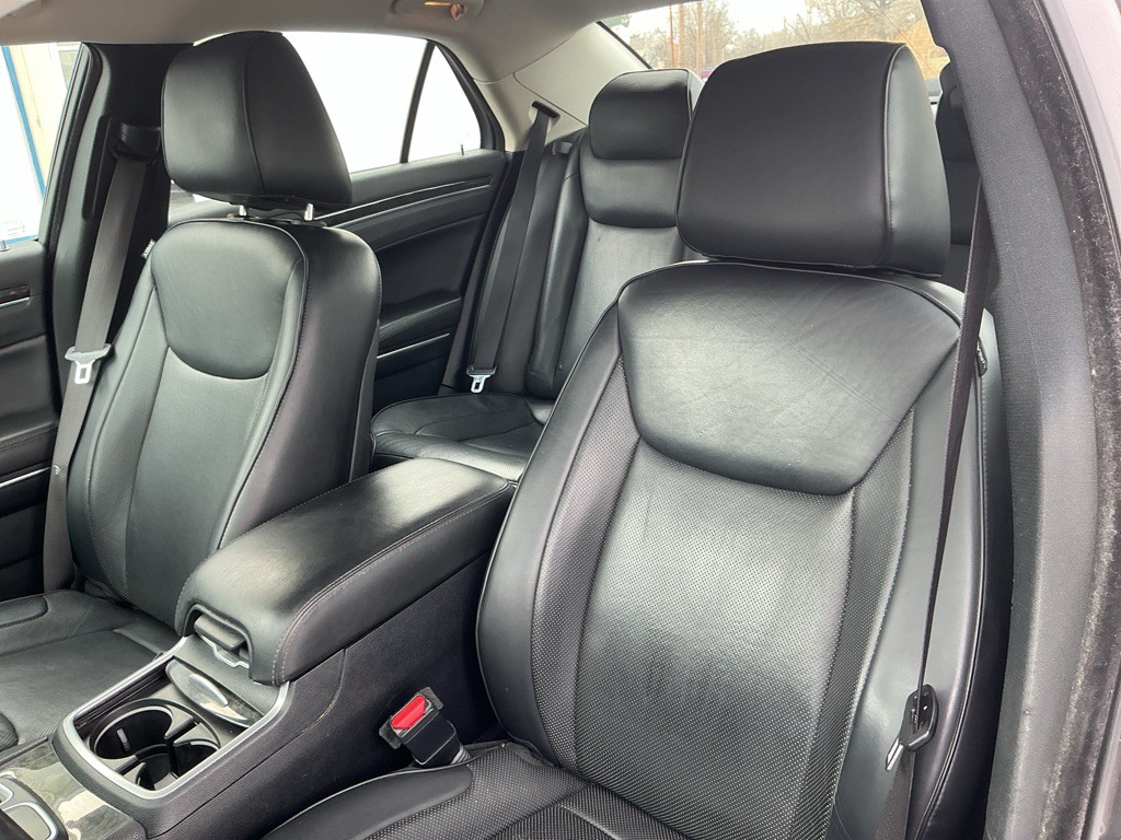 2018 Chrysler 300 Image 9