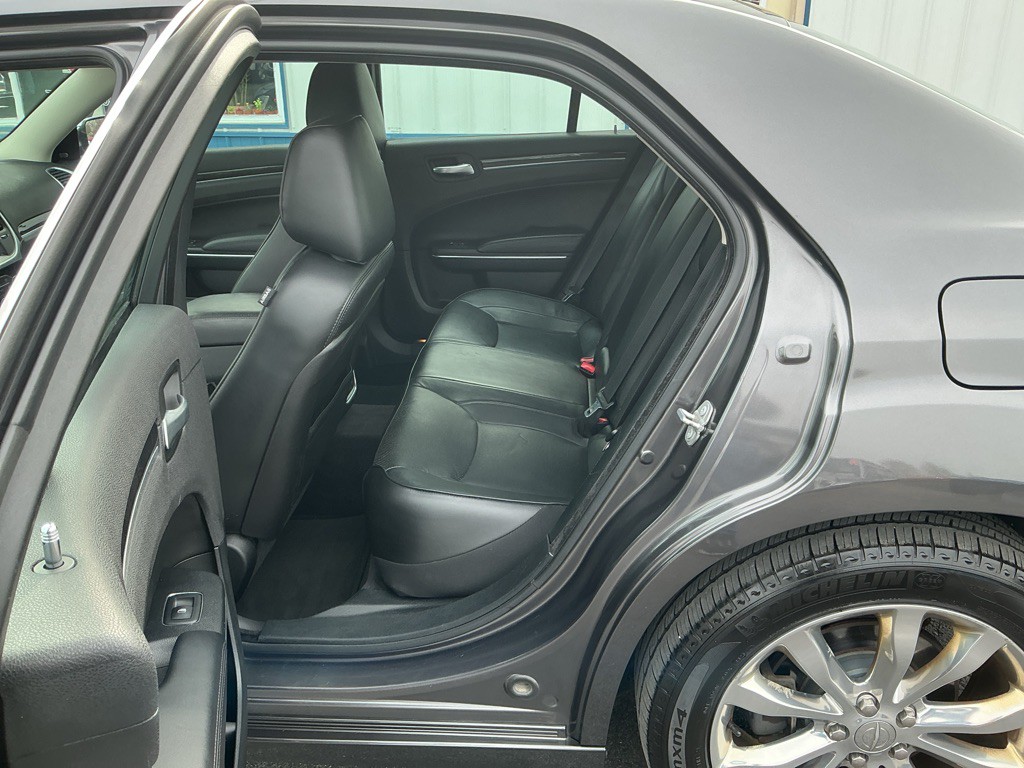 2018 Chrysler 300 Image 10