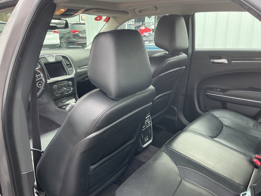 2018 Chrysler 300 Image 11