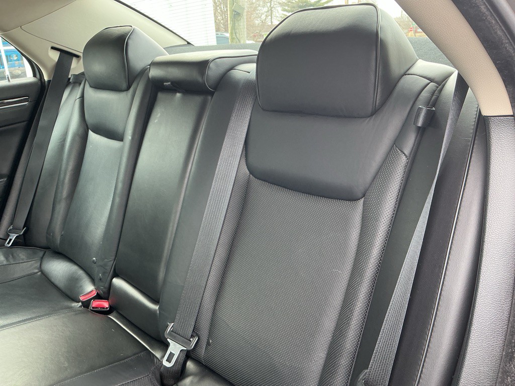 2018 Chrysler 300 Image 12