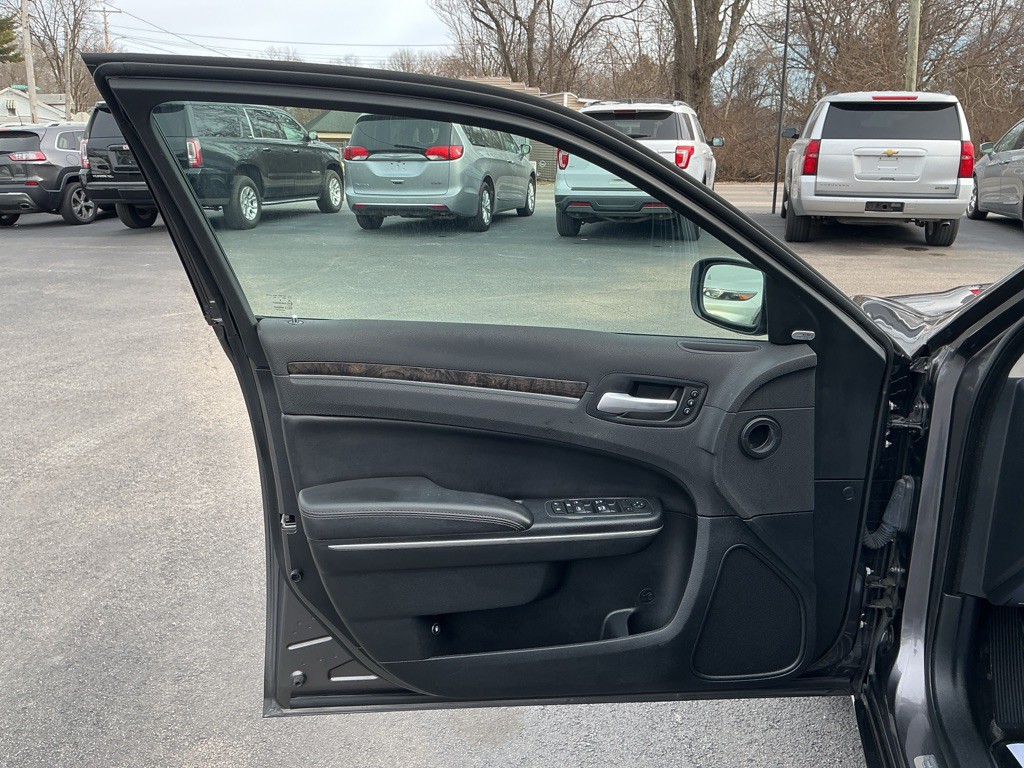 2018 Chrysler 300 Image 13
