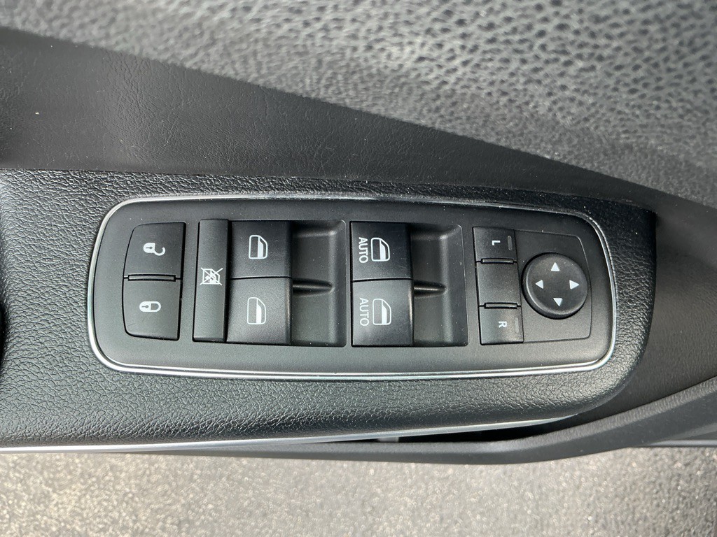 2018 Chrysler 300 Image 15