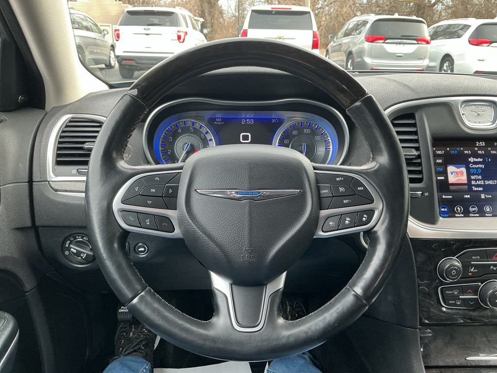 2018 Chrysler 300 Image 18