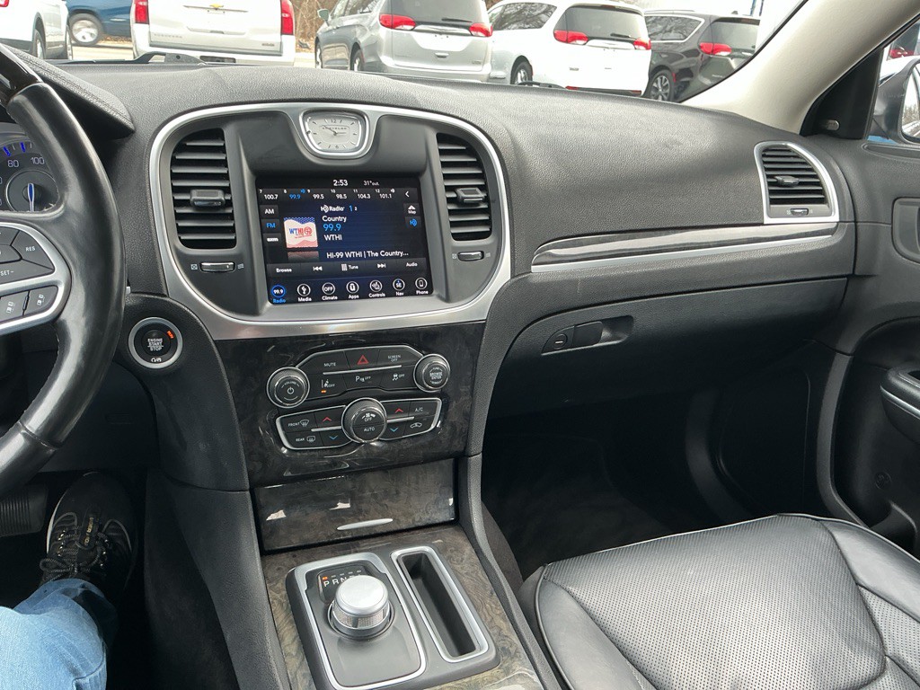 2018 Chrysler 300 Image 22