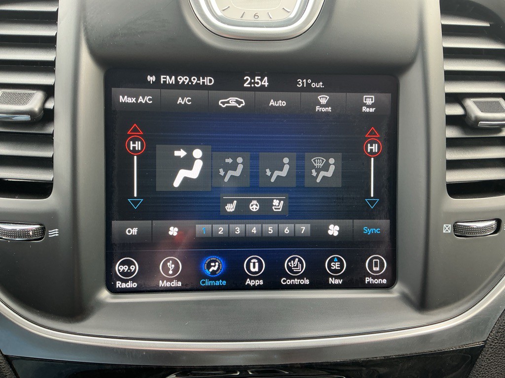 2018 Chrysler 300 Image 24