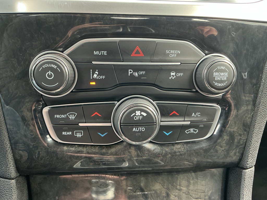 2018 Chrysler 300 Image 26