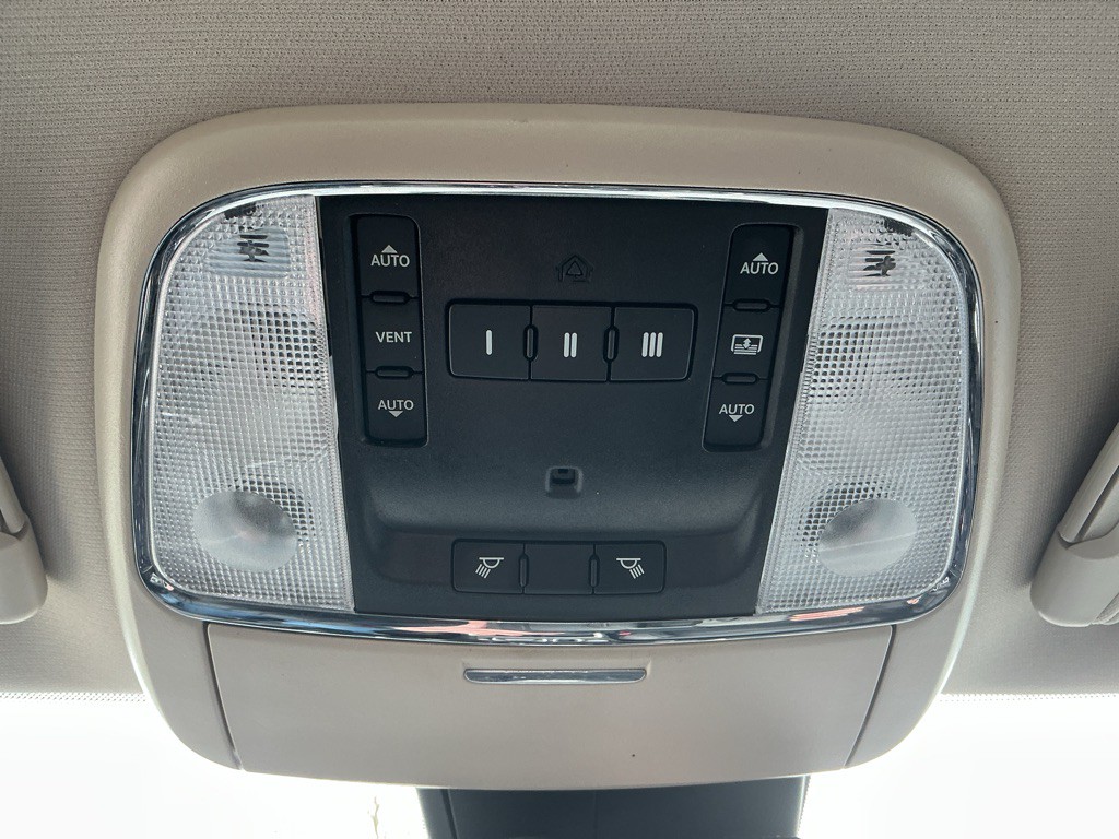 2018 Chrysler 300 Image 31