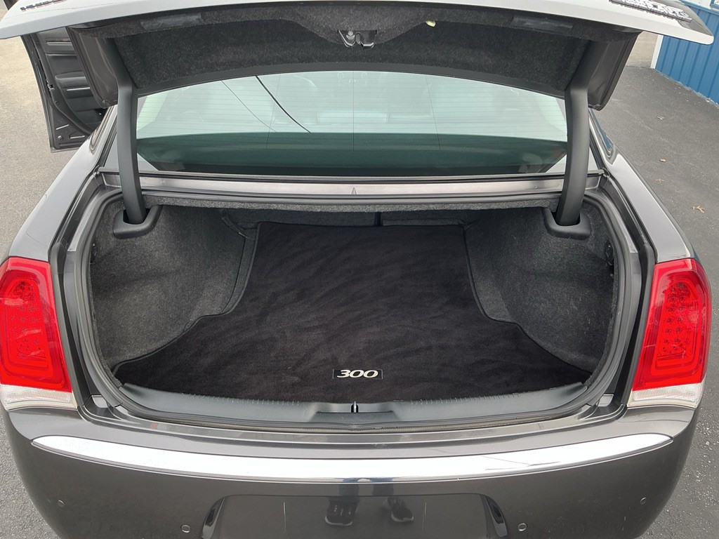 2018 Chrysler 300 Image 34