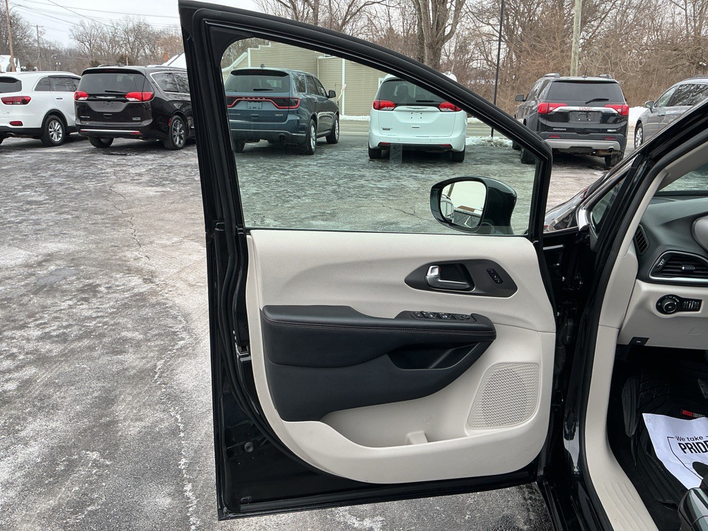 2020 Chrysler Pacifica Image 14