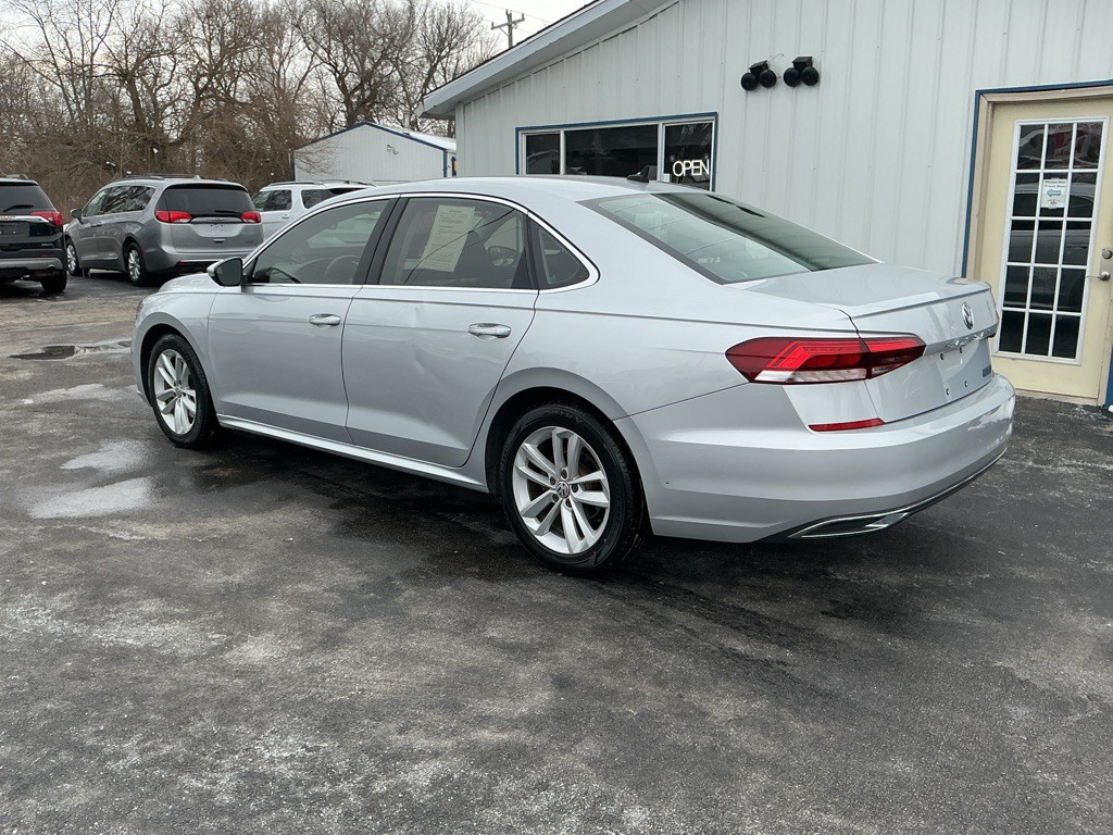 2020 Volkswagen Passat Image 2