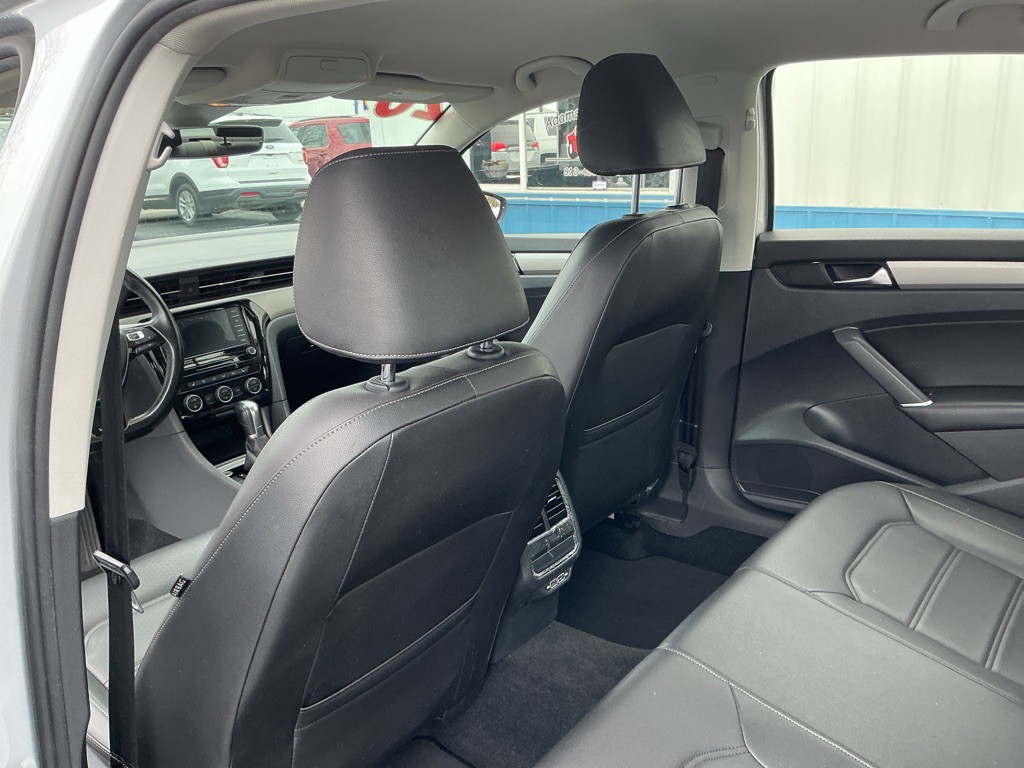 2020 Volkswagen Passat Image 11