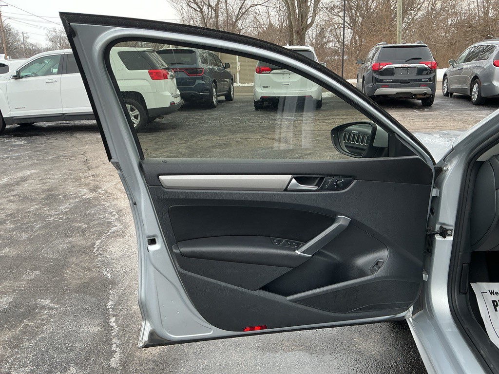 2020 Volkswagen Passat Image 13